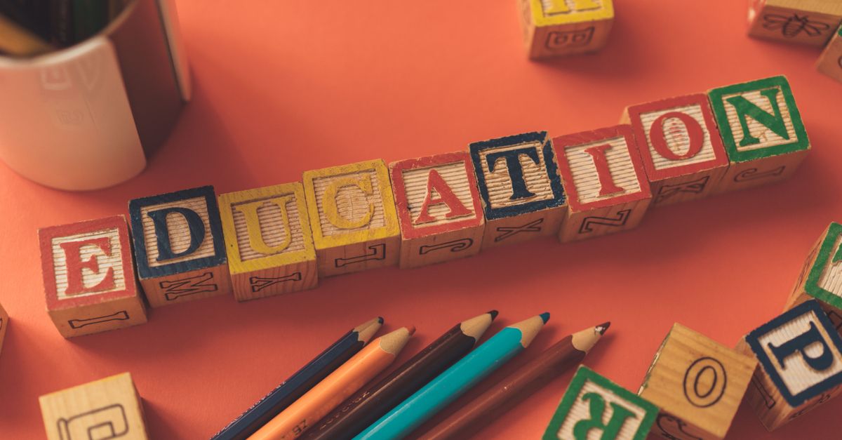 découvrez les bases de l'alphabétisation précoce pour favoriser le développement du langage et de la lecture chez les jeunes enfants.