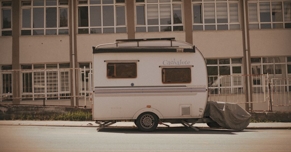 découvrez une caravane abordable alliant confort et praticité, idéale pour des voyages économiques en toute simplicité.