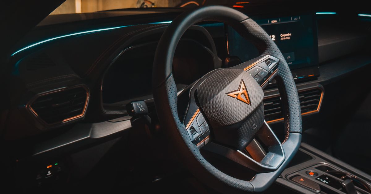 découvrez l'intérieur du dacia sandman : un espace modulable, confortable et pensé pour l'aventure et le quotidien.