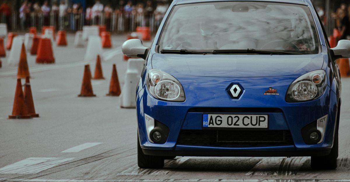 découvrez la réglementation concernant la conduite sans permis : sanctions, risques et conseils pour éviter les infractions au code de la route.