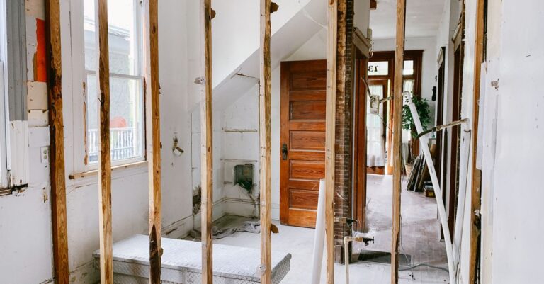 découvrez des conseils et astuces pour la rénovation de votre maison : améliorez votre confort, valorisez votre bien immobilier, et transformez votre espace de vie selon vos envies.
