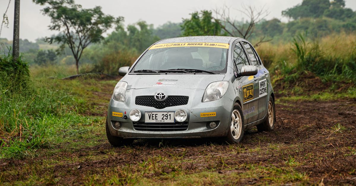 découvrez les dimensions de la toyota yaris par génération : longueur, largeur, hauteur et empattement pour chaque modèle.
