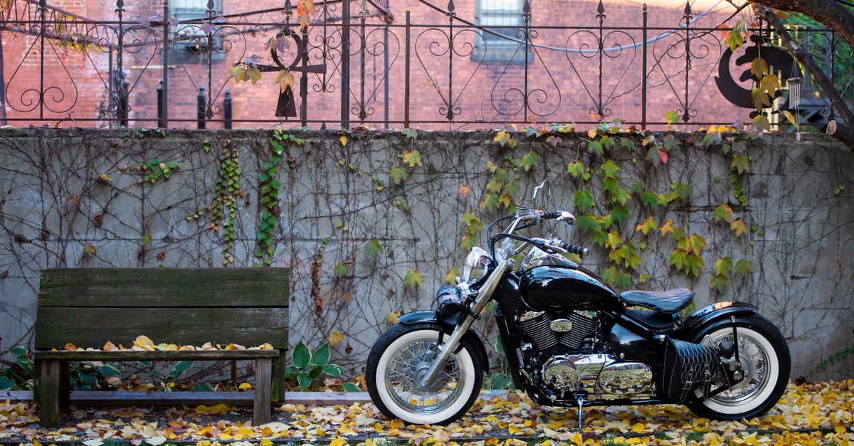 découvrez les motos bobber : un style rétro épuré, une position de conduite distinctive et des conseils pour choisir le modèle adapté à vos envies.