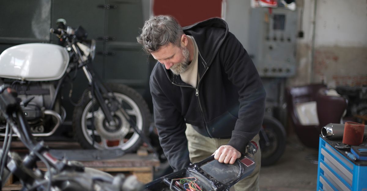 batterie moto au lithium ou au plomb : comparez poids, durée de vie, performances et prix pour choisir la solution adaptée à votre moto.