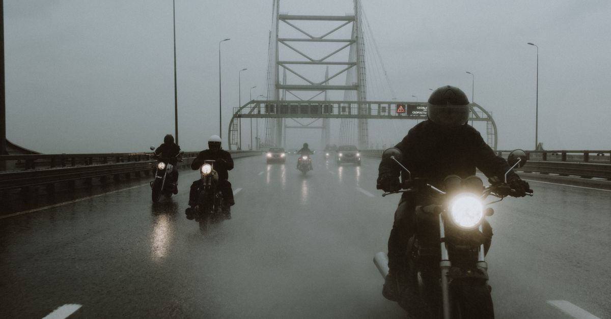 découvrez le système intercom moto idéal pour communiquer avec vos passagers, écouter de la musique et rester connecté lors de chaque trajet.