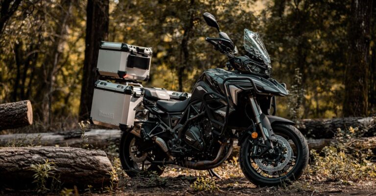 découvrez des solutions de bagagerie moto pratiques et spacieuses pour voyager à deux, transporter vos affaires et profiter pleinement de chaque trajet.