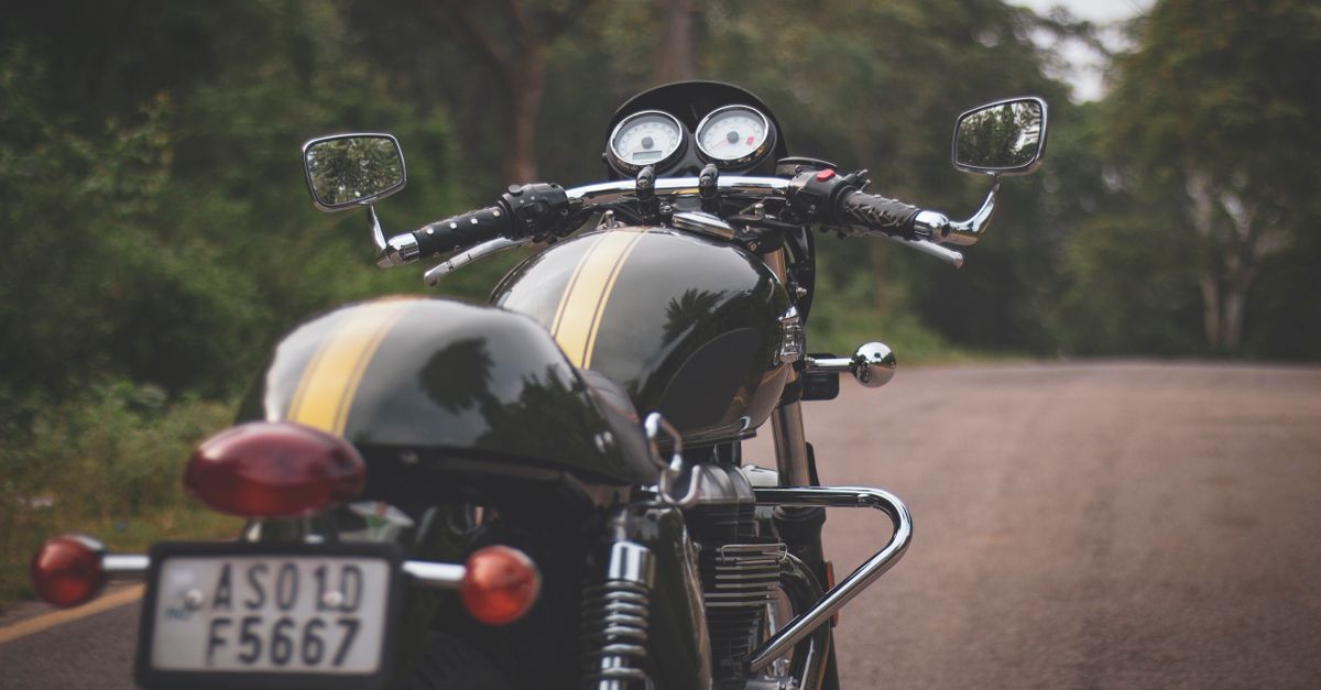 comparez les triumph tiger 900 gt et rally : différences d’équipement, de confort et de capacités tout-terrain pour choisir la moto adaptée à vos aventures.